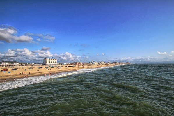 Beach - Ocean Block One Bedroom condo, less than half a block away from the beach! (Ocean City)