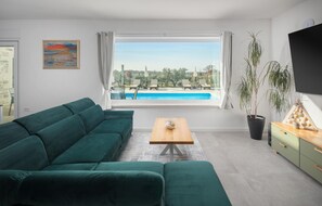 TV, fireplace, ping pong - Beach front home in Babici (Babici)