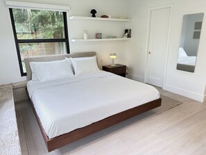 2 bedrooms, desk, iron/ironing board, free WiFi - Coconut Grove Mid-Century Jungle Oasis (Miami)