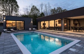 A heated pool - Amazing home in Nedescina with sauna (Nedescina)
