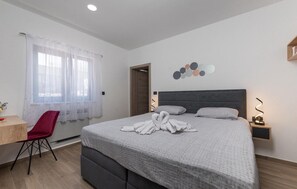 2 slaapkamers, reisbedje, gratis wifi, beddengoed