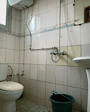 Toallas, jabón, papel de baño 
