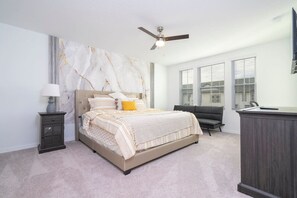 3 chambres, bureau, fer et planche à repasser, lit parapluie