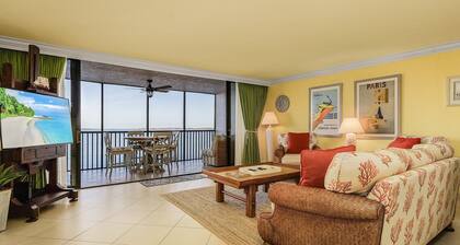 Beach front 1b/1b condo. Amazing Sunsets and Resort Amenities