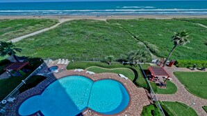 A swimming pool with a view of the beach and ocean. - Ocean Views from Aquarius 806! 2 BD 1BA for 4 people (South Padre Island)