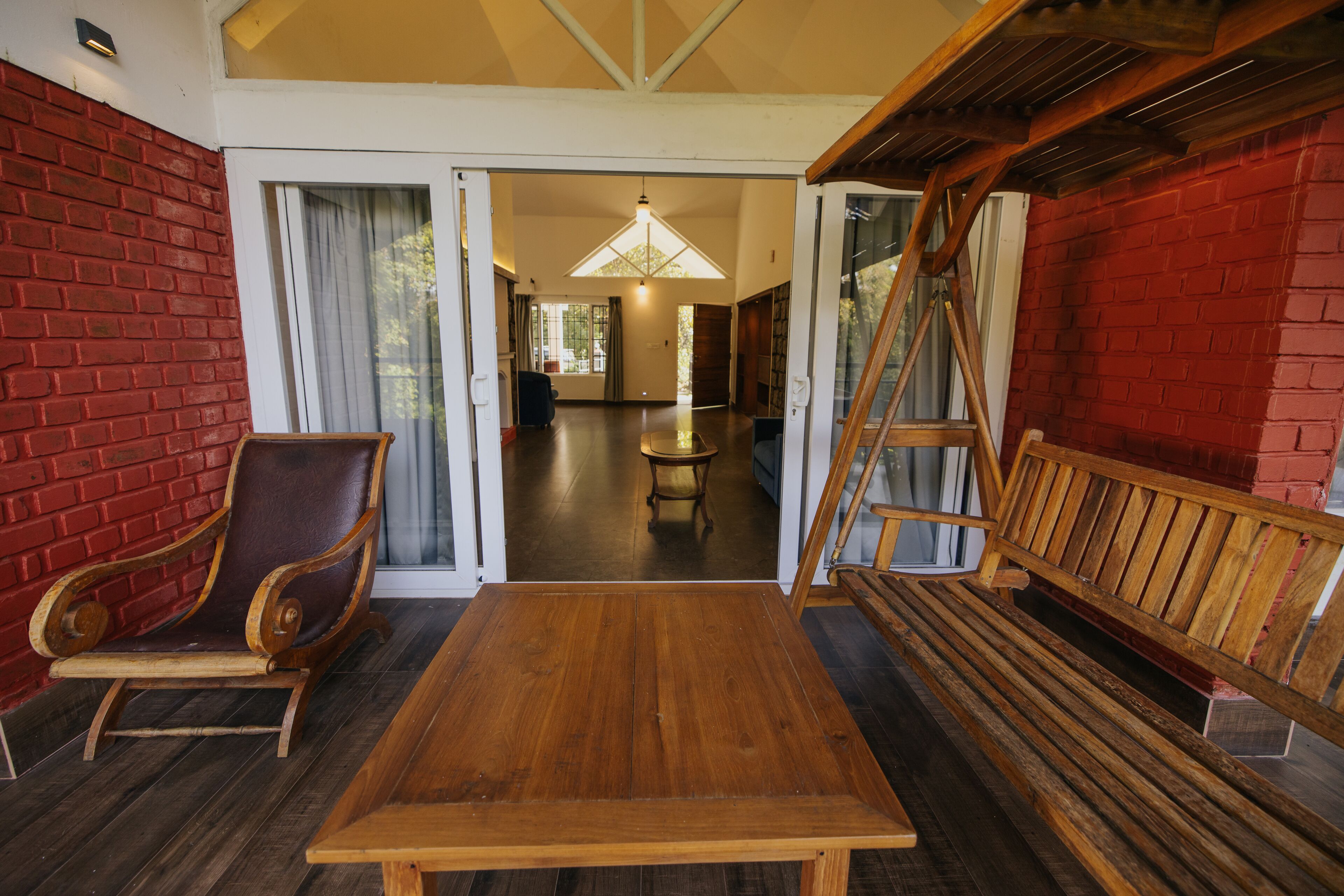 디럭스 빌라, 침실 2개 | 거실 공간 | 평면 TV