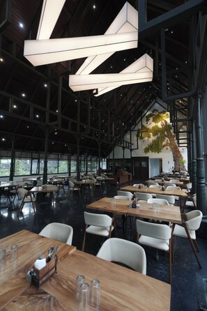 Restaurant - ELIXIR WOODS RESORT AND SPA (Devikolam)