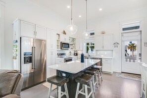 Fridge, microwave, oven, stovetop - BVR 03 - Belle Vue by Liquid Life (Orange Beach)