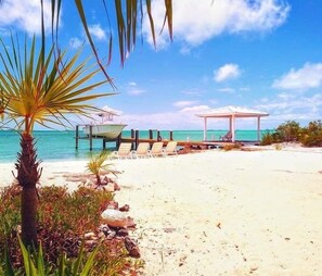 On the beach - Sea Smile Beachfront Paradise (Staniel Cay)