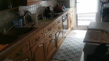 Lave-vaisselle, cafetiĂšre/bouilloire