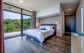 5 dormitorios, cuna de viaje, wifi gratis y ropa de cama
