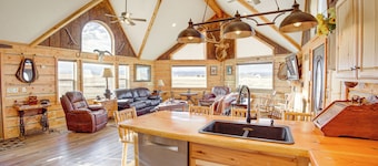 Roberts Home w/ Western Decor & Mountain Views!