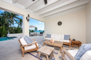 House, 4 Bedrooms | Living area