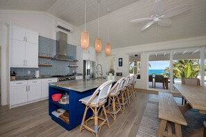Casa, 4 quartos | Cozinha privada | Geladeira, cafeteira/chaleira, torradeira