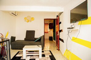 TV - Appartement Lumineux et Paisible (Yaoundé)