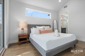 3 bedrooms, desk, iron/ironing board, free WiFi - Lightsey xxxxxxxxxxx (Austin)