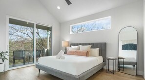 3 habitaciones, escritorio, tabla de planchar con plancha y wifi gratis
