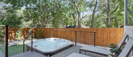 Bain à remous extérieur