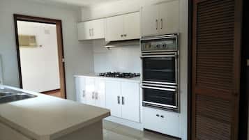 Microwave, dishwasher