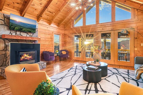 Mountain Views! Hot Tub, Games, Theater, Fire Pit
