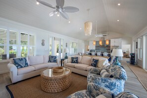 TV - New Luxury Home Pink Sand Beach w/Heated Pool (Governors Harbour)