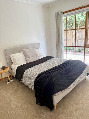 4 quartos, ferros/tábuas de passar roupa, acesso à internet