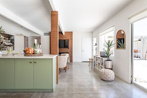 TV, peis og bordtennis