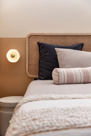 4 habitaciones, escritorio, tabla de planchar con plancha y wifi
