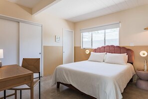 4 Schlafzimmer, Schreibtisch, Bügeleisen/Bügelbrett, WLAN