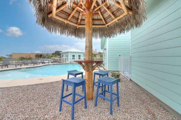 A heated pool - FREE ELECTRIC! FREE WIFI! FREE LAUNDRY! Heated Pool, Golf Cart Accessible (Port Aransas)