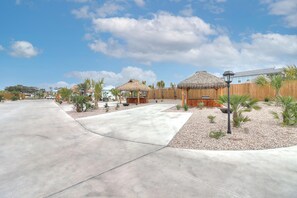 Property grounds - SFRV4 FREE ELECTRIC! FREE WIFI! FREE LAUNDRY! Heated Pool, Golf Cart Access (Port Aransas)