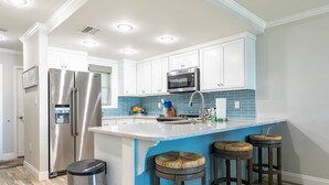 Coffee/tea maker, fridge, microwave, oven - Luxury Beach Front Townhouse – 4BR/3.5 BA Slps 14! (Panama City Beach)