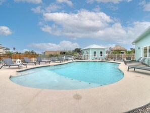 A heated pool - 8 Sailfish RV Resort, Port Aransas RV Getaway (Port Aransas)