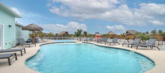 FREE ELECTRIC! FREE WIFI! FREE LAUNDRY! Heated Pool, Golf Cart Accessible