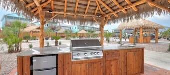 SFRV11 FREE ELECTRIC! FREE WIFI! FREE LAUNDRY! Heated Pool, Golf Cart Access