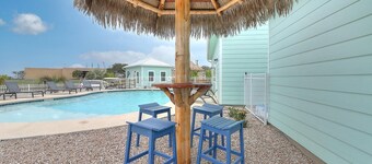 FREE ELECTRIC! FREE WIFI! FREE LAUNDRY! Heated Pool, Golf Cart Accessible