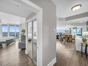 4 slaapkamers, een strijkplank/strijkijzer, gratis wifi, beddengoed