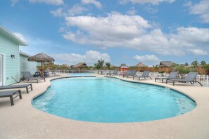 A heated pool - SFRV15 FREE ELECTRIC! FREE WIFI! FREE LAUNDRY! Heated Pool, Golf Cart Access (Port Aransas)