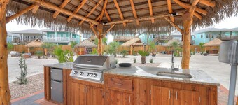 SFRV17 FREE ELECTRIC! FREE WIFI! FREE LAUNDRY! Heated Pool, Golf Cart Access