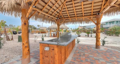 SFRV32 FREE ELECTRIC! FREE WIFI! FREE LAUNDRY! Heated Pool, Golf Cart Access