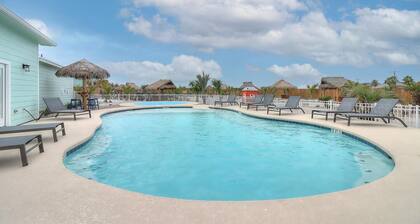 FREE ELECTRIC! FREE WIFI! FREE LAUNDRY! Heated Pool, Golf Cart Accessible