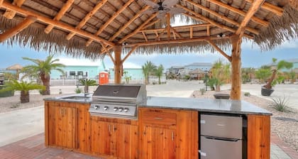 Port Aransas RV Getaway: Free WiFi, Pool & Near the Beach!