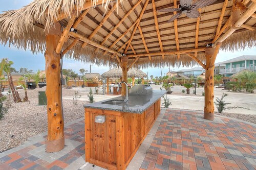 SFRV35 FREE ELECTRIC! FREE WIFI! FREE LAUNDRY! Heated Pool, Golf Cart Access