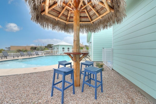 FREE ELECTRIC! FREE WIFI! FREE LAUNDRY! Heated Pool, Golf Cart Accessible