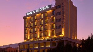 A multi-story hotel with the name "Rest by DEDEMAN" illuminated on the facade. - Rest by Dedeman Karabuk (Karabük)