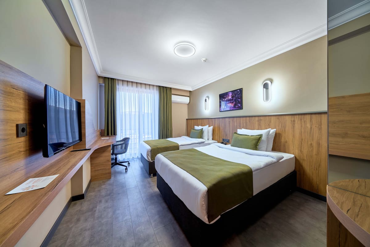 Superior Twin Room | In-room safe, desk, laptop workspace, blackout curtains
