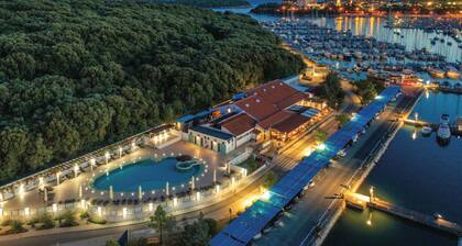 OLIVA HOUSE BOAT - Unique Experience near Beaches, Amenities, Fun and History