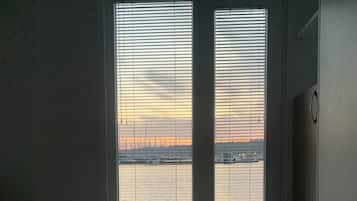 2 室のベッドルーム、WiFi (無料)、ベッドシーツ