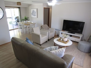 Smart TV, DVD player