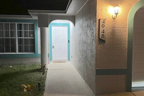 Exterior - 5 Star, Amazing Location, Heated Pool,  Dtown Cape (Cape Coral)